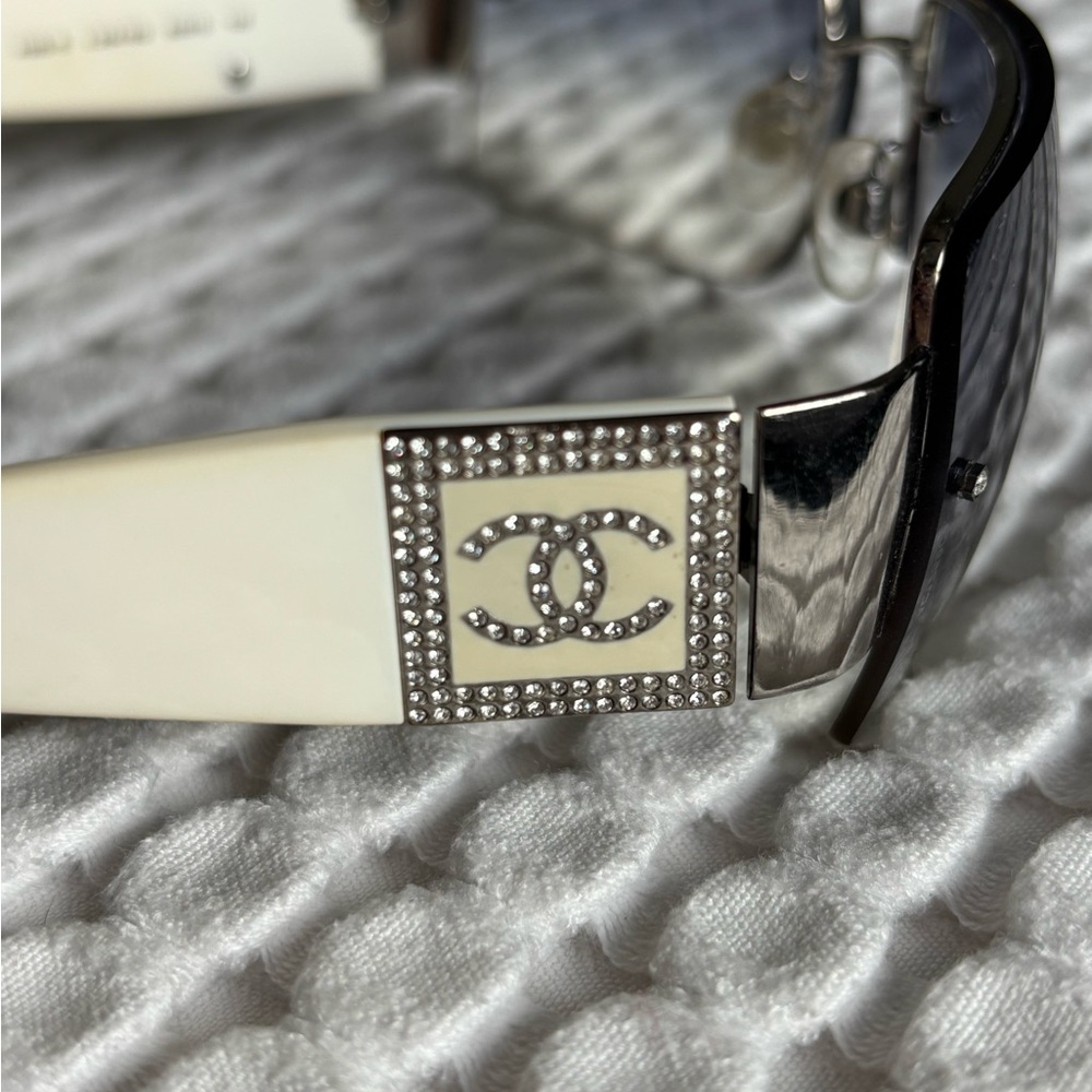 Chanel Rimless Sunglasses w/ Crystal CC Logo - Picture 6 of 10